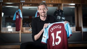 O Burnley bolou um vídeo sensacional para anunciar a chegada de Peter Crouch
