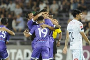 Poucos gols são tão chorados quanto o que garantiu o Defensor na próxima fase da Libertadores
