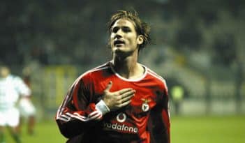 Nos 15 anos sem Fehér, o Benfica prestou tributo ao seu saudoso atacante, falecido em campo
