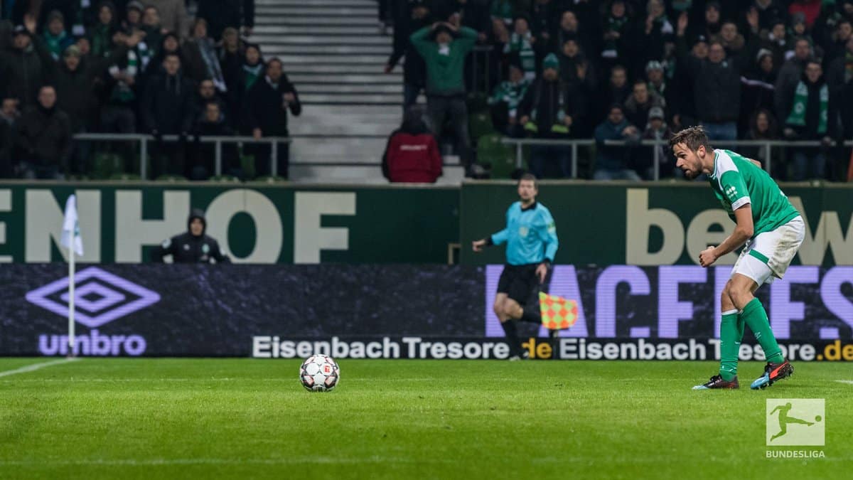 &Eacute; preciso ter muita frieza para fazer um gol como este de Harnik, com drible da vaca no goleiro