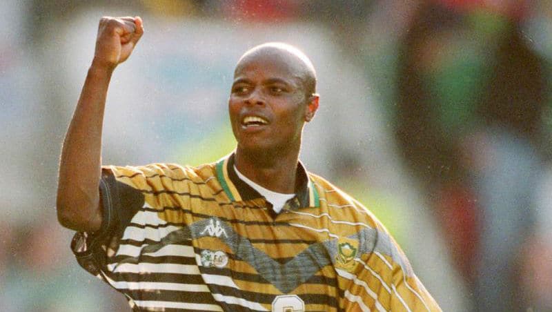 Masinga faleceu, mas deixou um sentimento eterno: o gol que colocou a &Aacute;frica do Sul em sua primeira Copa