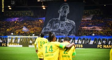 A emoção transbordou os olhos no primeiro jogo do Nantes em casa desde o desaparecimento de Sala