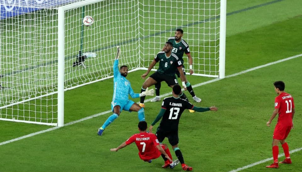 Com tr&ecirc;s bolas na trave, o Quirguist&atilde;o quase provocou uma surpresa hist&oacute;rica na Copa da &Aacute;sia