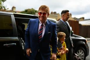 Elton John participa ativamente do dia a dia do Watford e recomenda jogadores, diz presidente