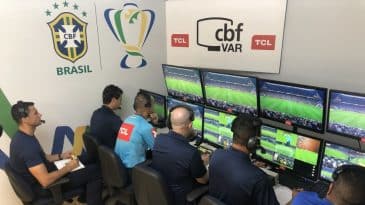 Aprovação do VAR no Brasileirão é avanço, mas clubes vetam limite de troca de técnico