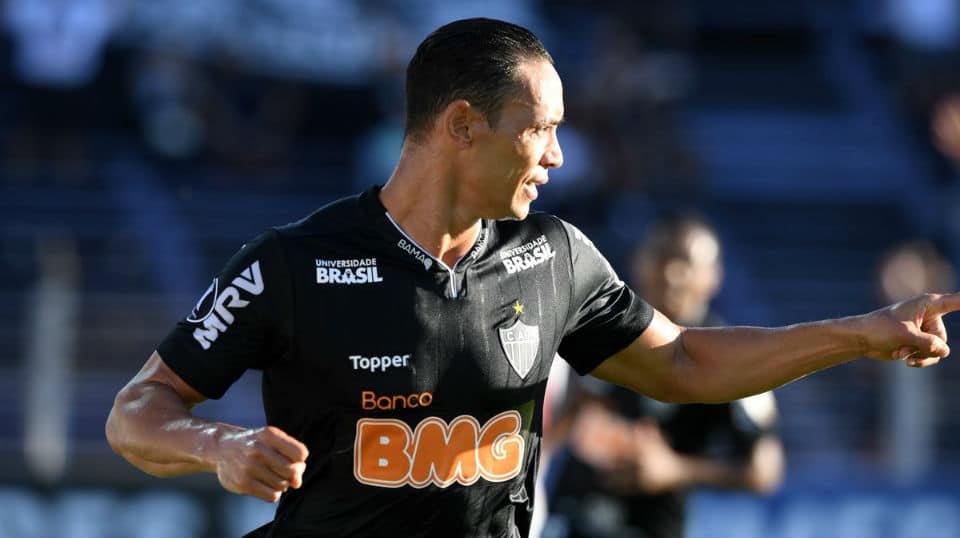 Ricardo Oliveira fez a diferen&ccedil;a em Montevid&eacute;u, mas os desleixos do Atl&eacute;tico pesaram contra