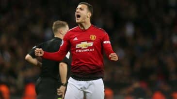 Dalot usou primeiro salário no United para comprar ônibus ao seu clube de infância