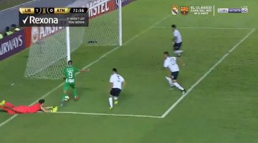 Não há explicação racional para este gol perdido pelo Atlético Nacional na Libertadores