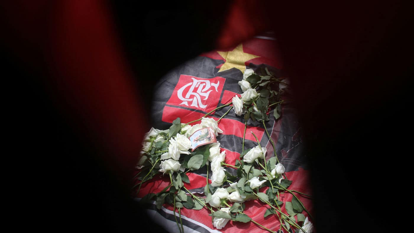 Sugerimos algumas leituras sobre o tr&aacute;gico inc&ecirc;ndio no CT do Flamengo
