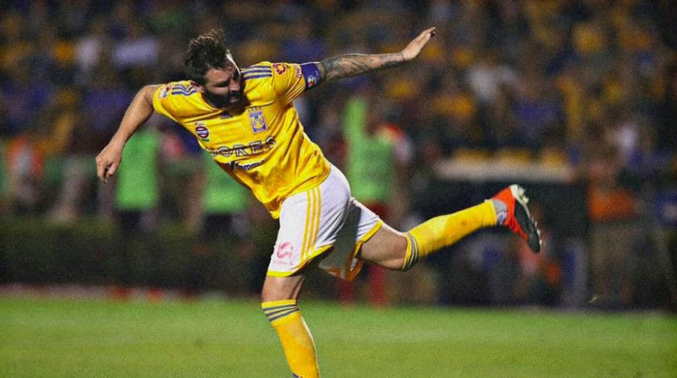 Este gol de calcanhar anotado por Gignac &eacute; simplesmente deslumbrante