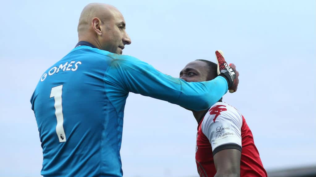 Perto da aposentadoria, Gomes conta como ajudou jovens a se adaptarem &agrave; Inglaterra