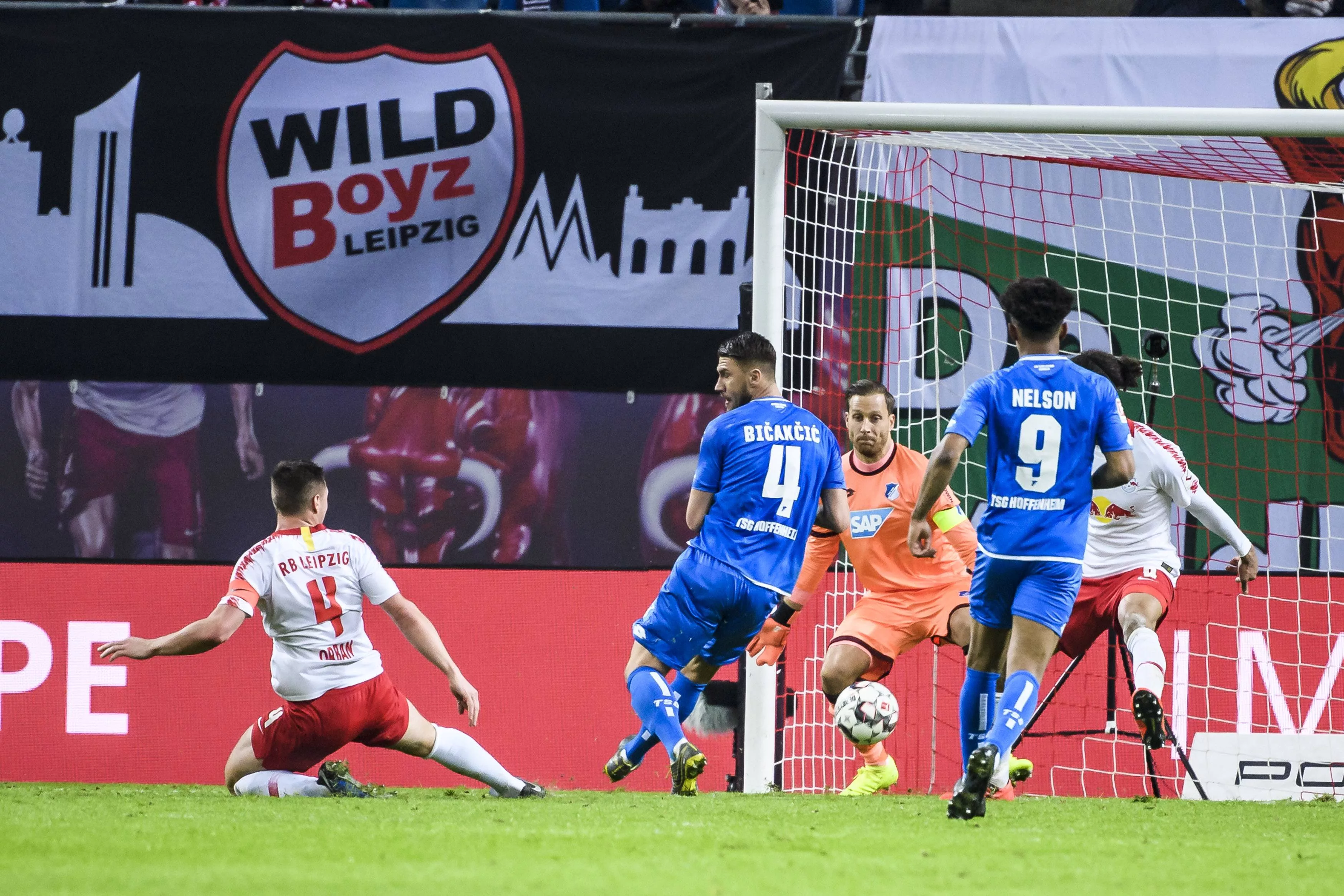 No encontro de Nagelsmann com sua futura torcida, o RB Leipzig celebrou o empate arrancado no final