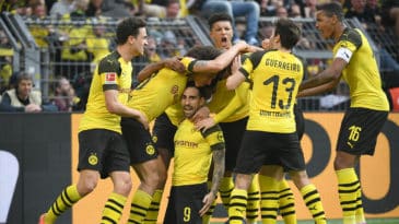 Na marra, Paco Alcácer marca dois gols nos acréscimos contra o Wolfsburg e coloca o Dortmund na liderança da Bundesliga