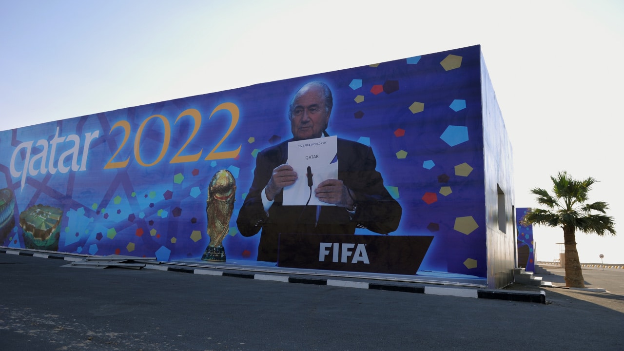 Den&uacute;ncia de jornal aponta que o Catar comprou a Copa 2022 &ndash; e parece que a Terra &eacute; redonda tamb&eacute;m