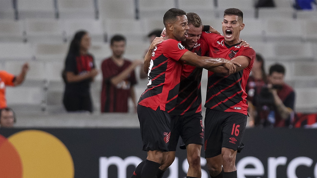 Athletico goleia Jorge Wilstermann por 4 a 0 com atua&ccedil;&atilde;o impec&aacute;vel do coletivo e brilho de Renan Lodi