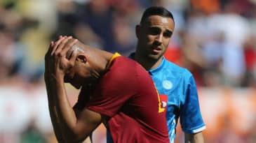 Roma sofre goleada impiedosa do Napoli em casa e se distancia da Champions League
