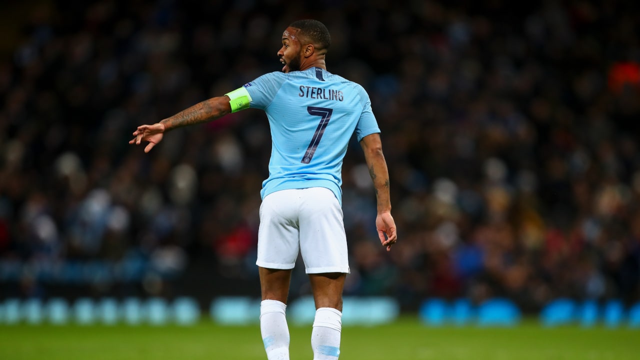 Para Rio Ferdinand, Sterling n&atilde;o vencer&aacute; pr&ecirc;mio de jogador do ano por sua cor de pele