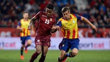 Fornecedora não entrega camisas da Venezuela para amistoso, compra genéricas e improvisa imprimindo por cima