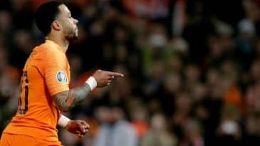 Depay deu um toque de muita classe para abrir o placar na vitória da Holanda