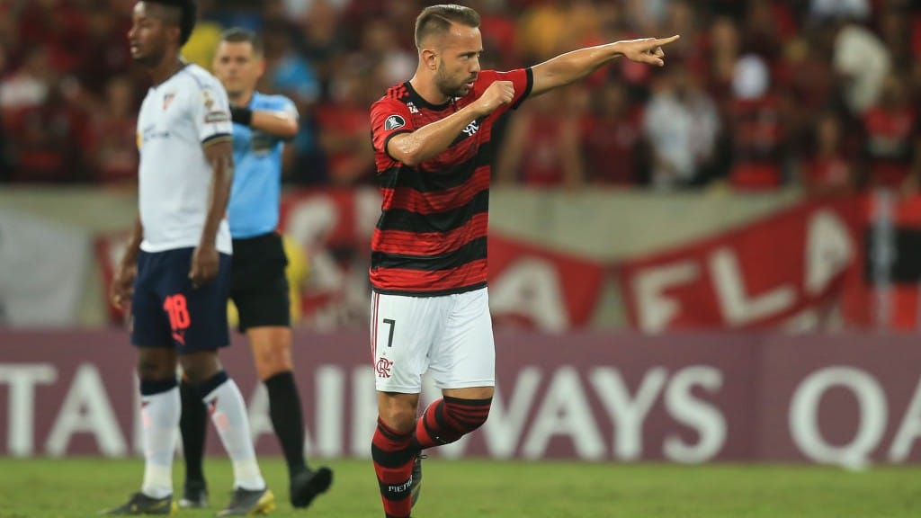 Flamengo demorou para matar o jogo, mas n&atilde;o suou muito para despachar a LDU