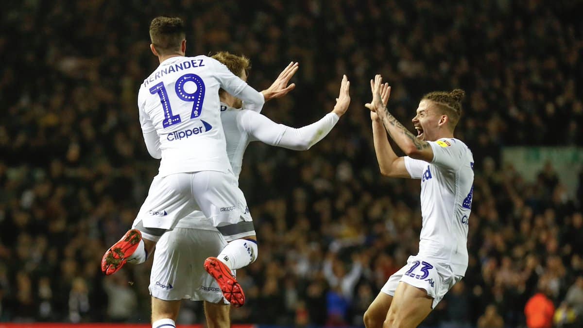 O Leeds colecionou gols bem trabalhados e retomou provisoriamente a lideran&ccedil;a da Championship