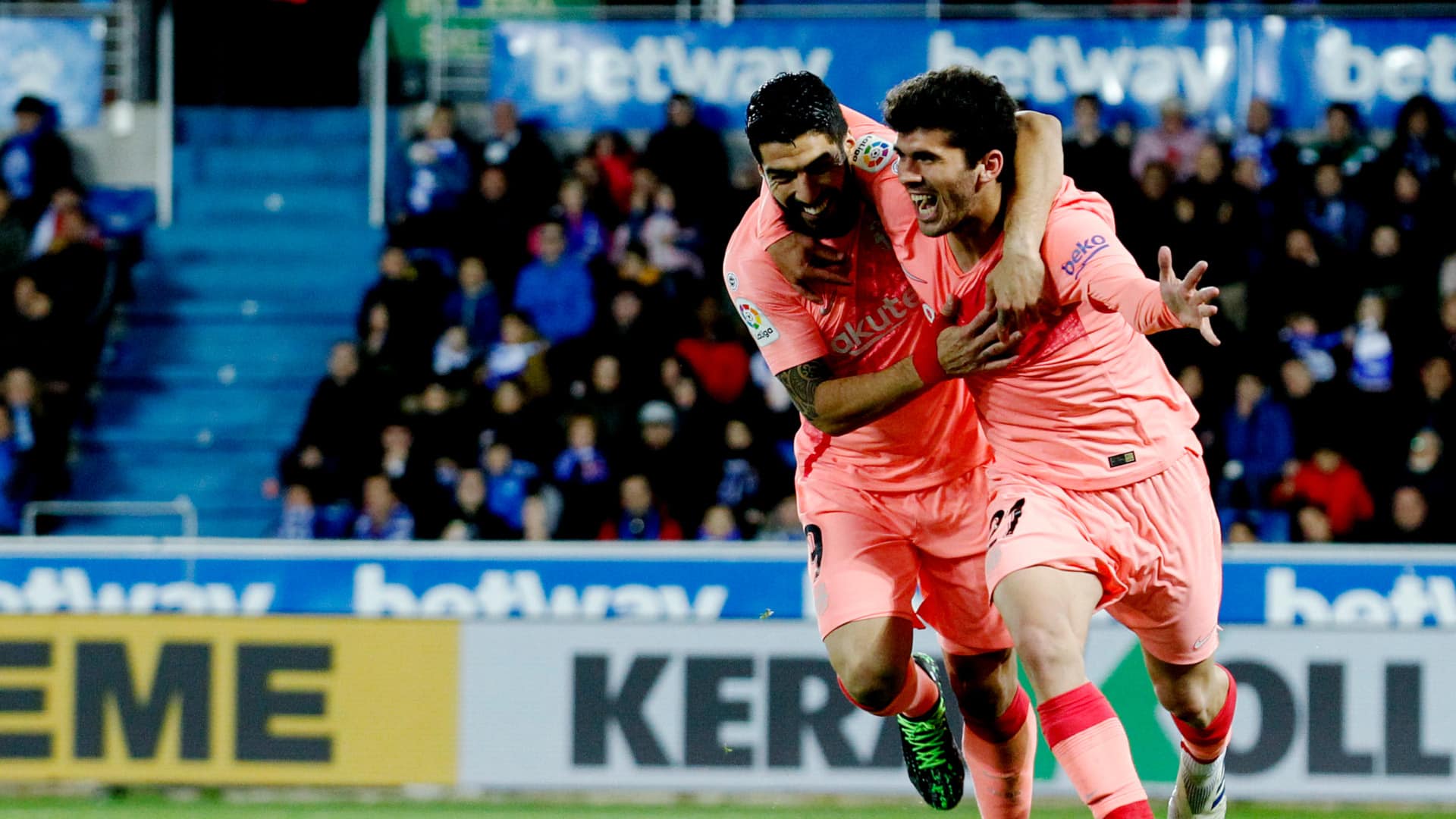 Barcelona nem precisou de Messi para bater Alav&eacute;s e ficar a tr&ecirc;s pontos de conquistar La Liga