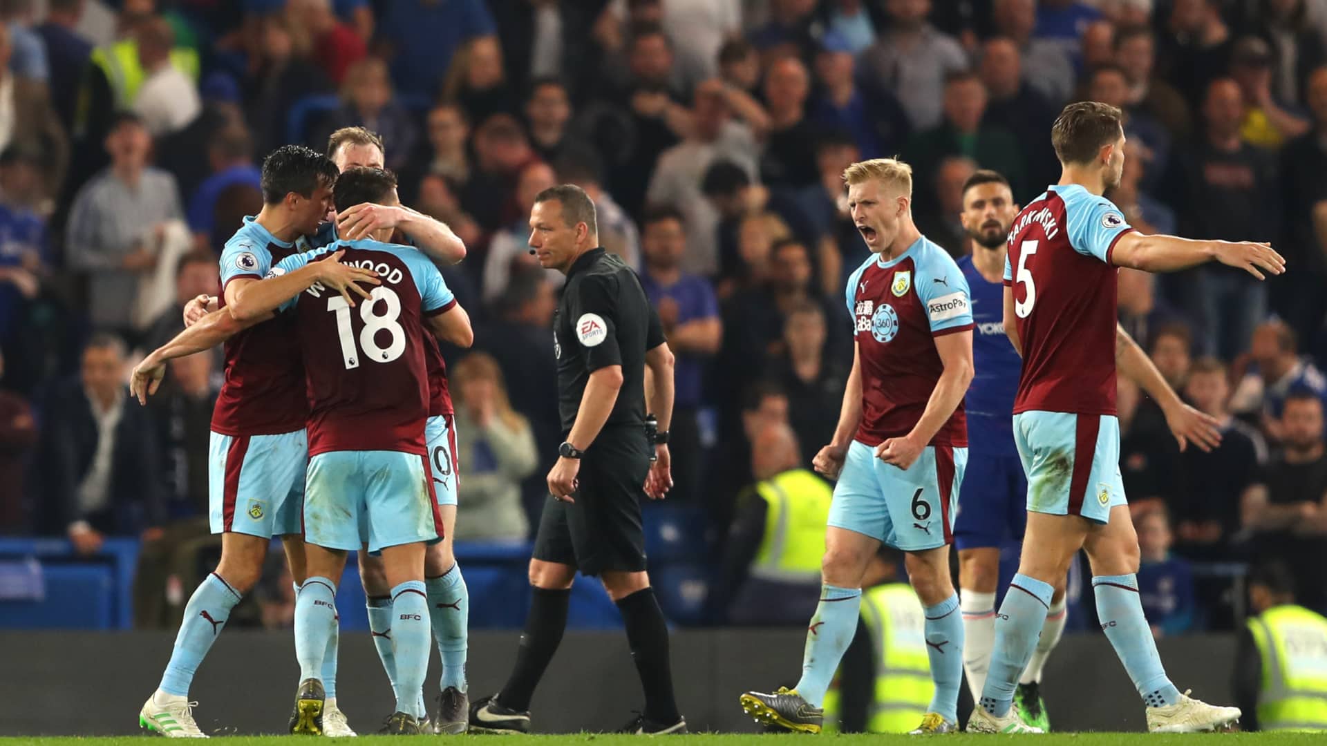 Burnley trancou a porta e jogou a chave fora para arrancar empate diante do Chelsea