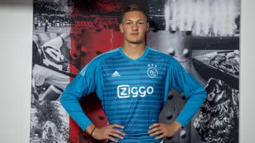 Ajax usou bom humor para anunciar Kjell Scherpen, goleiro que fez tuítes contra o clube no passado