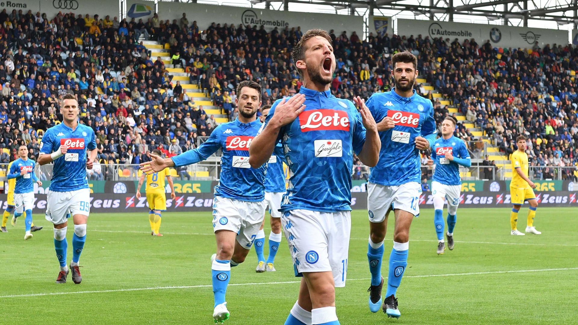 O gola&ccedil;o de falta de Mertens o levou a igualar ningu&eacute;m menos que Maradona