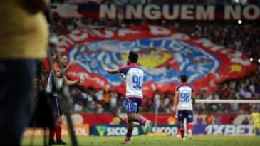 Bahia estreou no Brasileirão vencendo um jogo de golaços contra o Corinthians em Salvador