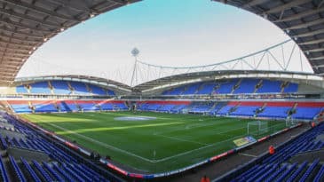 Jogadores do Bolton entram em greve por salários atrasados pelo clube, já rebaixado na Championship