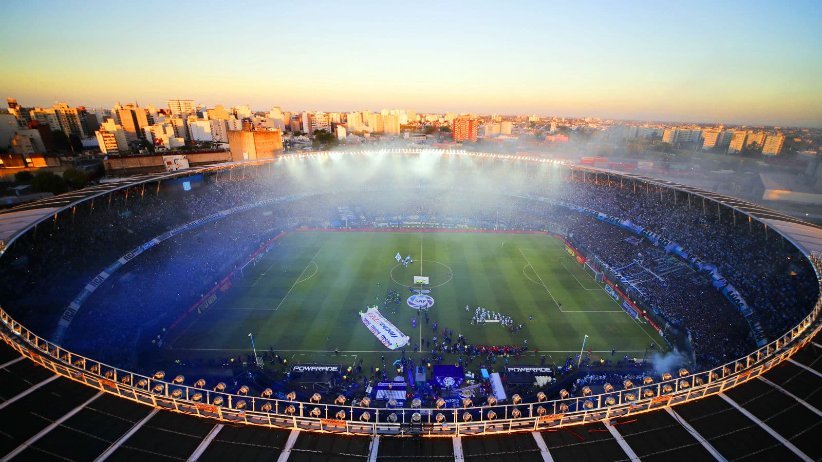 T&atilde;o legal quanto a festa ao Racing campe&atilde;o foi o respeito ao vice, Defensa y Justicia