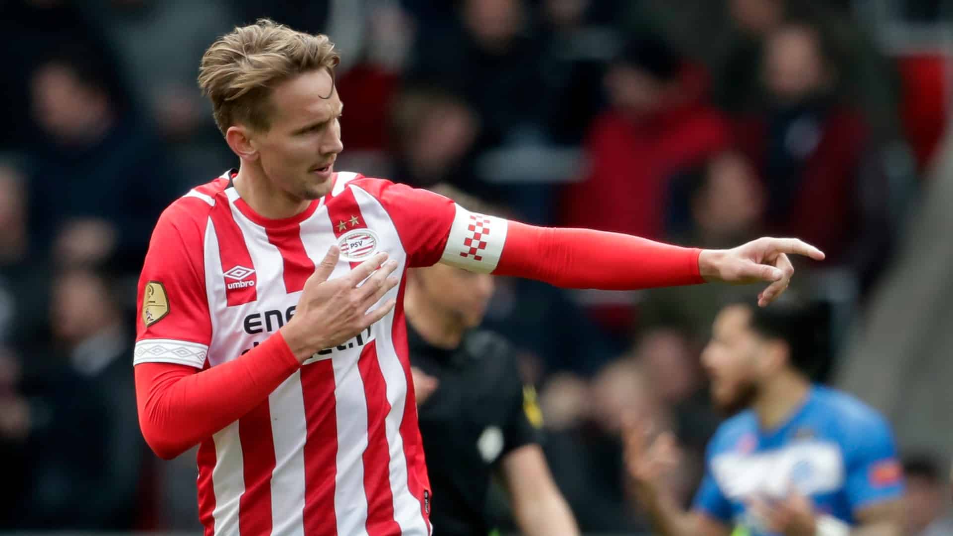 PSV sua para virar contra o De Graafschap, mas segue na briga