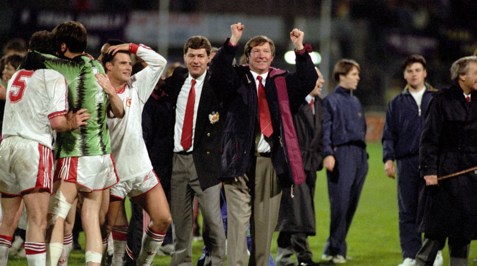 Quando o Bar&ccedil;a de Cruyff e o United de Ferguson mediram for&ccedil;as pelo t&iacute;tulo da Recopa