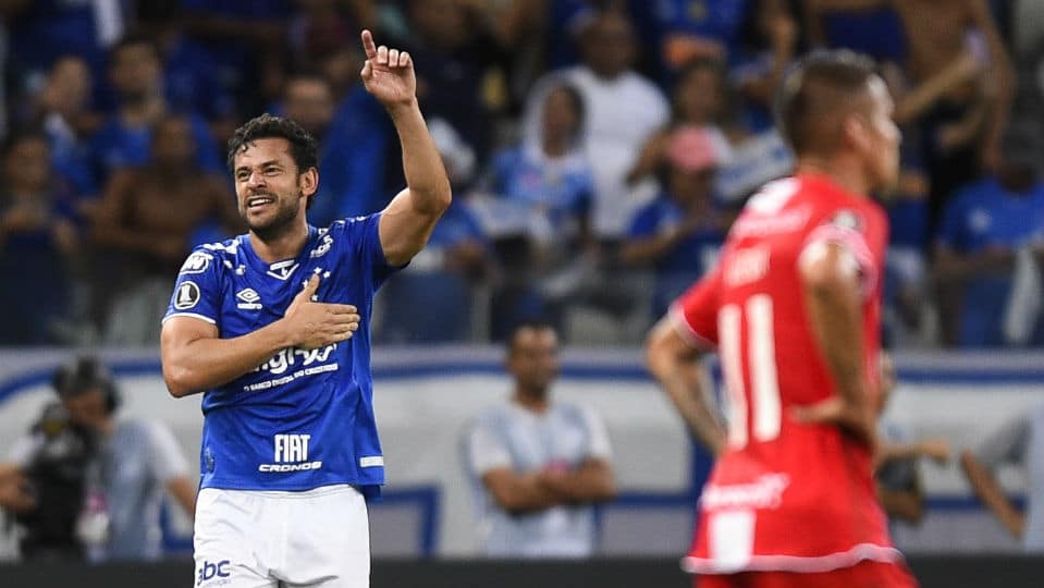 Fred encabe&ccedil;ou a goleada de um Cruzeiro garantido nos mata-matas e candidato a mais