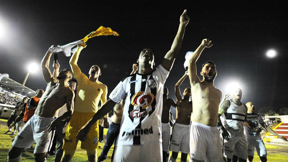 A Inter de Limeira amargou 14 anos de pen&uacute;rias, mas voltou &agrave; elite do Paulist&atilde;o em pura apoteose