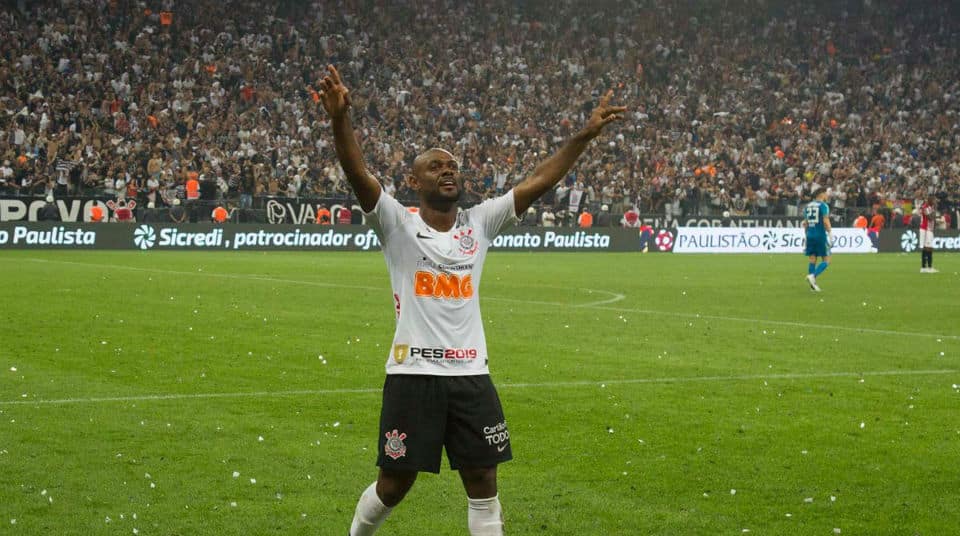 V&aacute;gner Love adicionou um gol definitivo na mem&oacute;ria da torcida corintiana