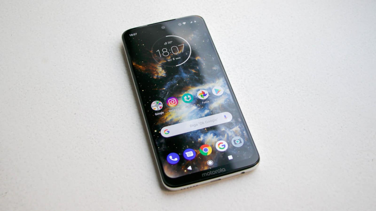 Confira o review do Moto G7, um smartphone para ser considerado entre os intermedi&aacute;rios
