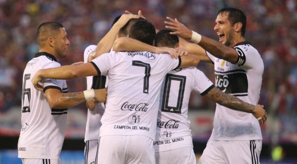 Est&aacute;dio dividido, festa da torcida, bom jogo e gola&ccedil;o: Olimpia e Cerro fizeram um grande cl&aacute;ssico neste s&aacute;bado