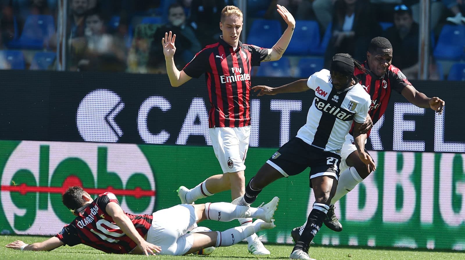 O Milan retomou sua sequ&ecirc;ncia err&aacute;tica e cedeu o empate ao Parma no fim, elevando seus temores