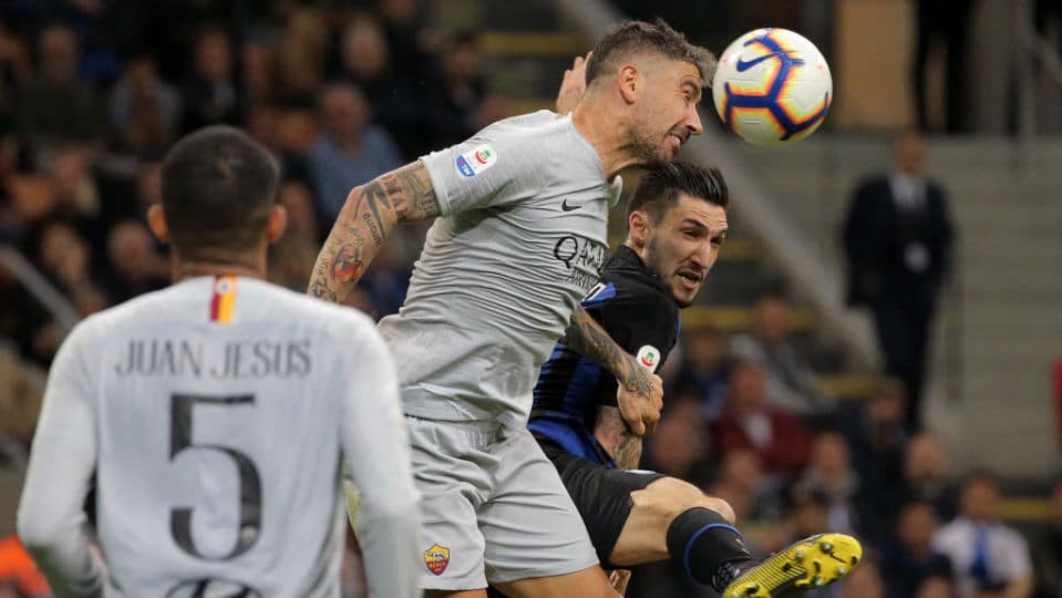 Inter e Roma fizeram um duelo aberto, em que o empate mant&eacute;m a briga pela Champions parelha