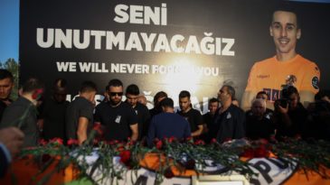 Atacante tcheco de 28 anos do Alanyaspor morre em acidente de van na Turquia