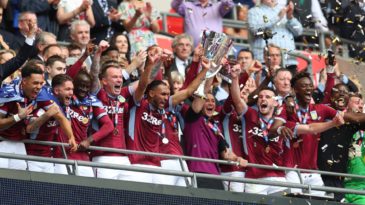 Aston Villa faz valer sua força, supera Derby County e sobe à Premier League depois de três anos