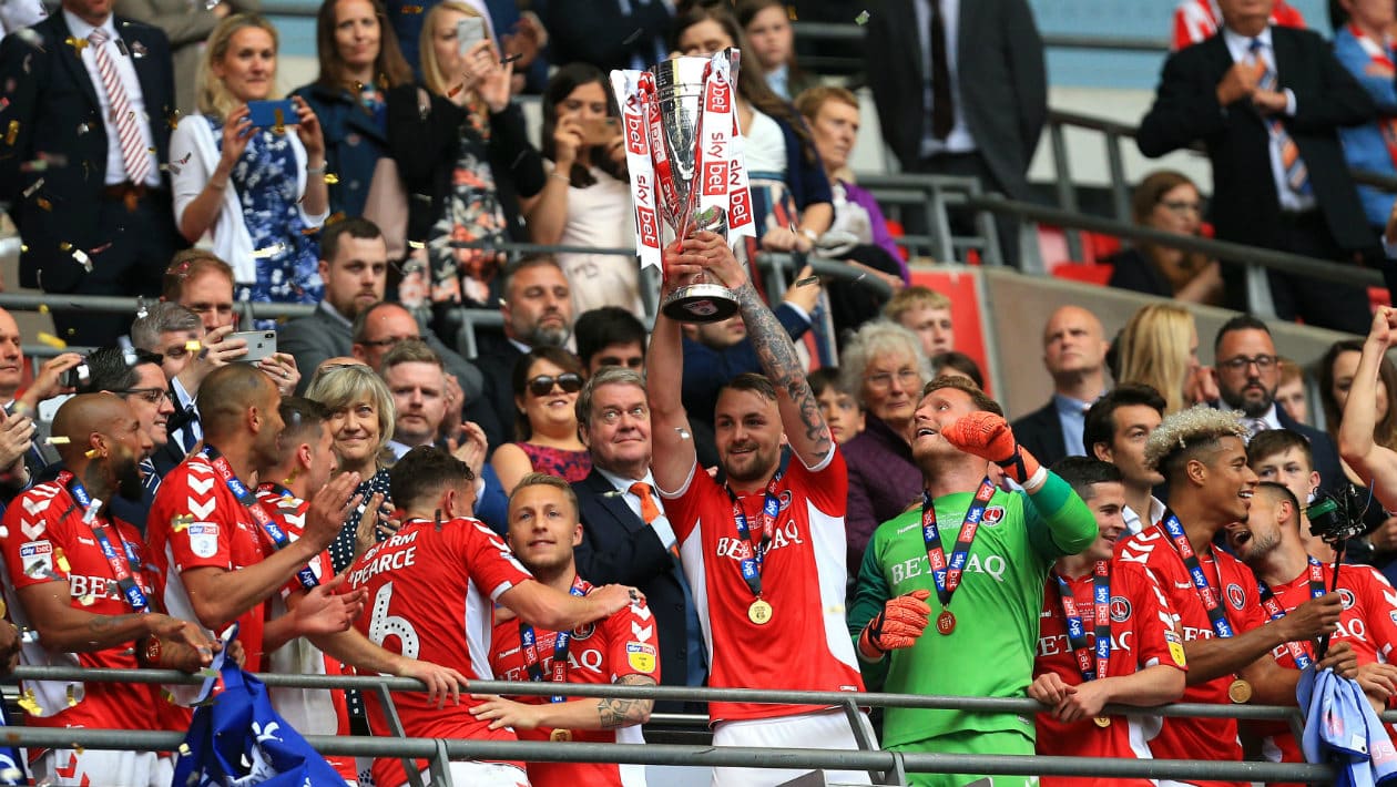 Charlton escreve novo cap&iacute;tulo dram&aacute;tico e vitorioso sobre o Sunderland no Wembley e vai &agrave; Championship