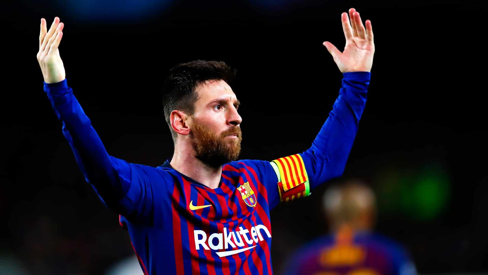 Messi foi al&eacute;m do craque: assumiu postura de l&iacute;der do Barcelona, decidiu o jogo e defendeu Coutinho