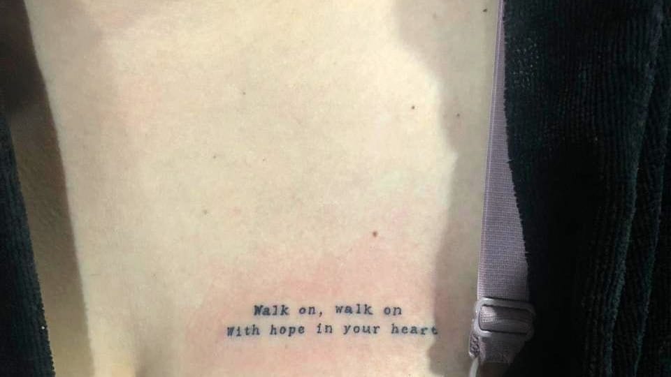 Falamos com uma torcedora do Liverpool que fez uma tatuagem ap&oacute;s a virada sobre o Barcelona