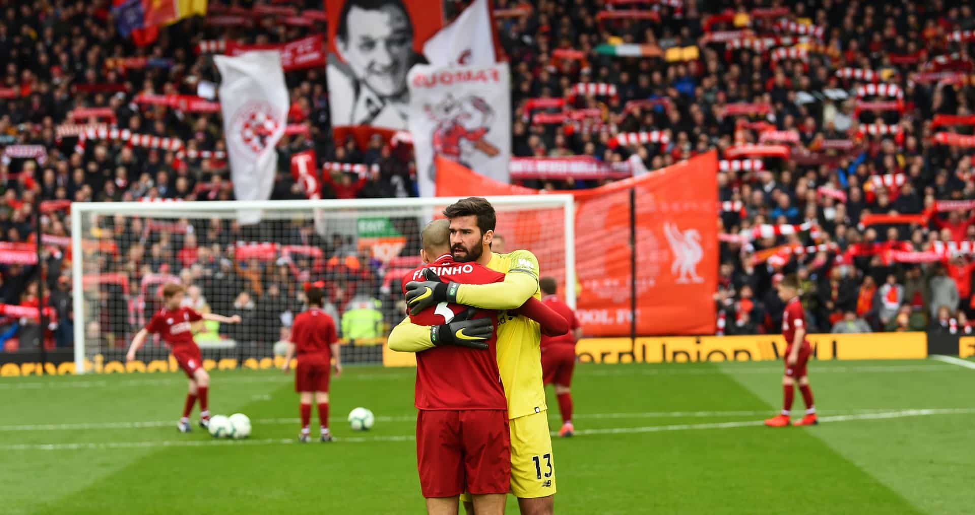 Excepcionais na bola, Alisson e Fabinho foram fortalezas &agrave; mente do Liverpool que ignorou o improv&aacute;vel