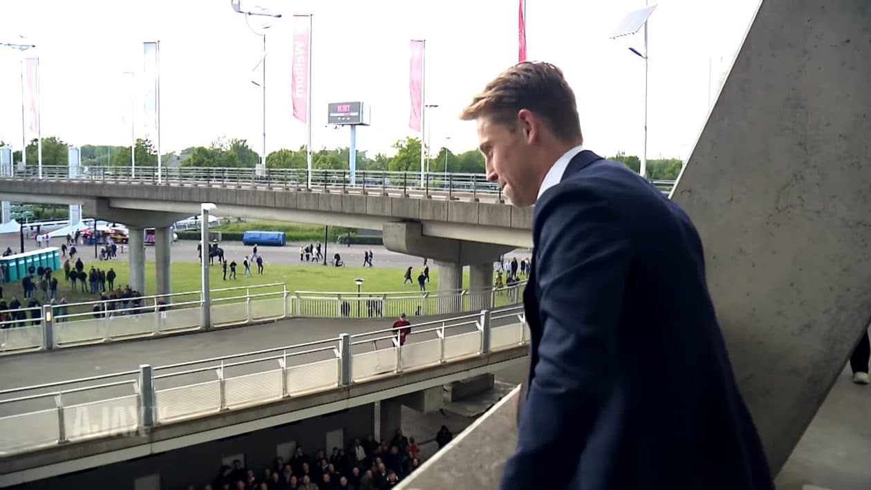 A despedida dos torcedores do Ajax a Frenkie de Jong vai aquecer seu cora&ccedil;&atilde;o