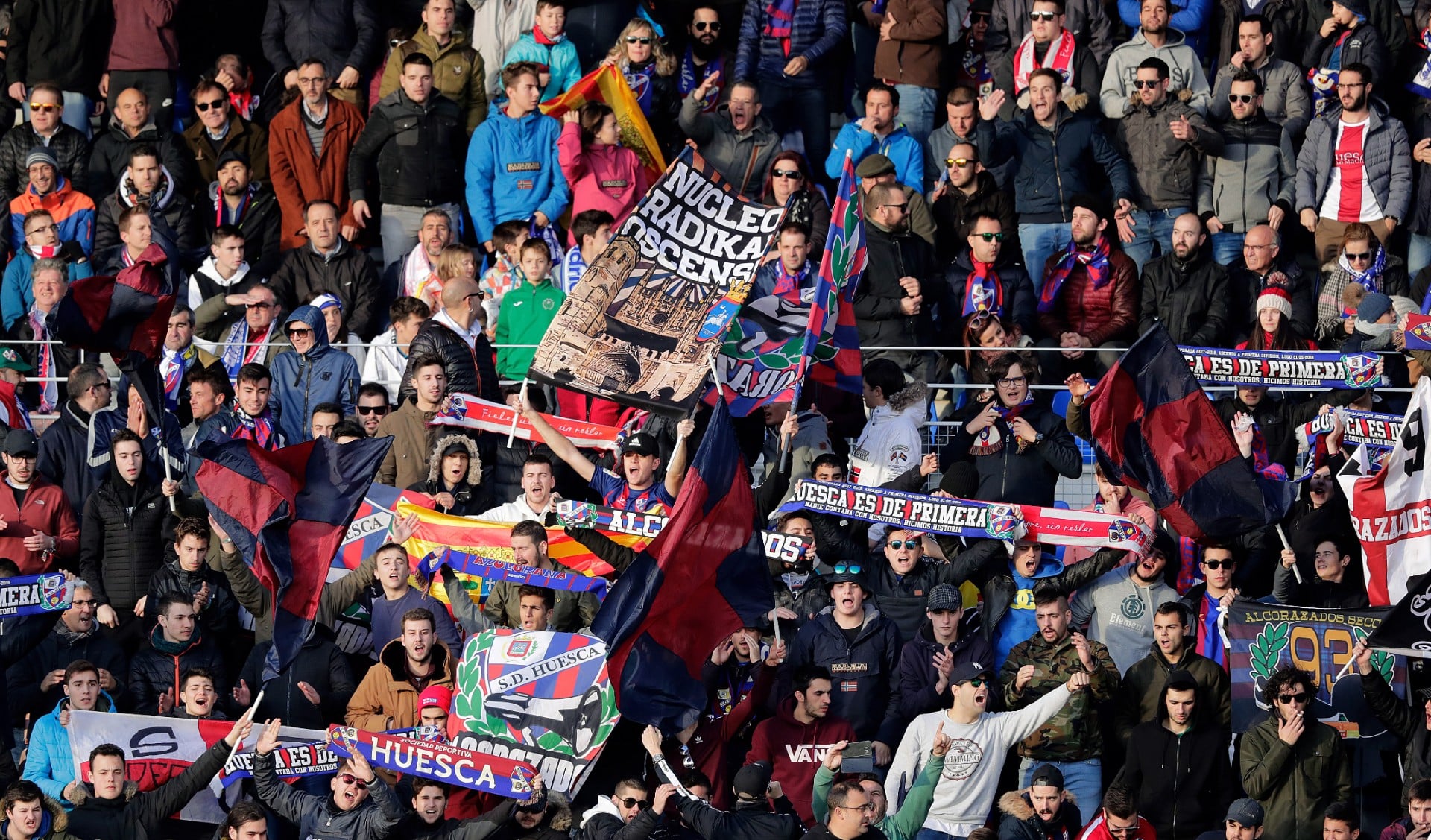 Um pouco da paix&atilde;o que, a despeito do rebaixamento, resiste nas arquibancadas de Rayo e Huesca