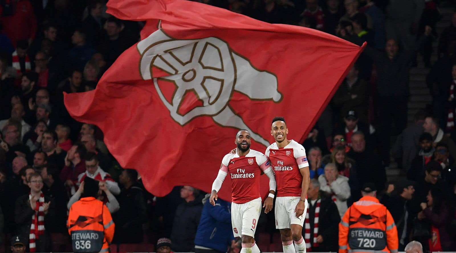 Hoje n&atilde;o: O Arsenal flertou com o desespero, mas virou e abriu vantagem contra o Valencia na Liga Europa